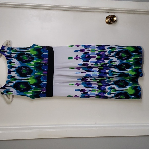 Sleeveless Dress - Picture 2 of 3